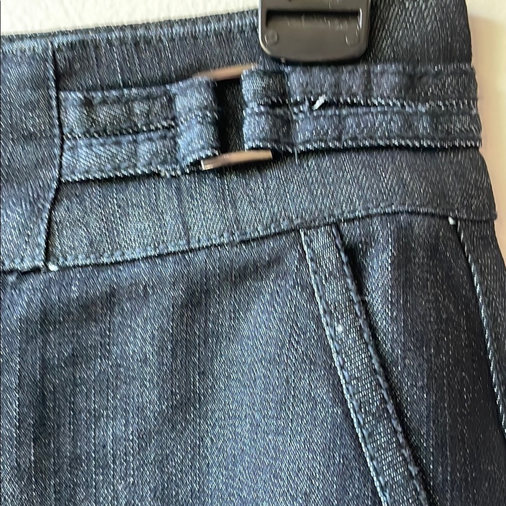 Roz & Ali Dark Denim Pencil Skirt Size 2 - Picture 3 of 7